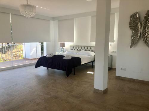 Castillo de Los Angeles, Luxury Villa With Pool And Jacuzzi