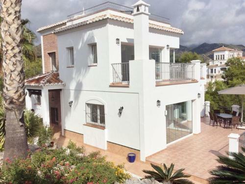 Castillo de Los Angeles, Luxury Villa With Pool And Jacuzzi