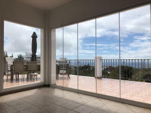 Castillo de Los Angeles, Luxury Villa With Pool And Jacuzzi