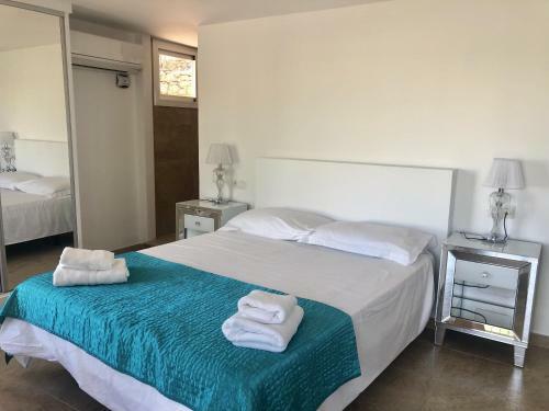 Castillo de Los Angeles, Luxury Villa With Pool And Jacuzzi