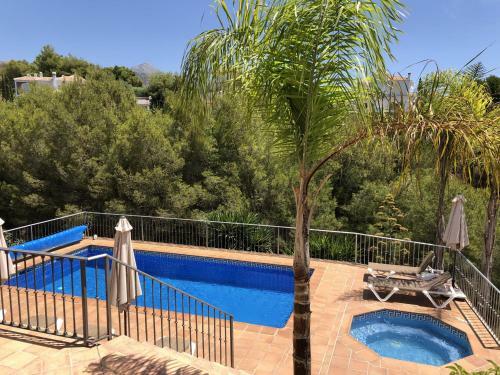 Castillo de Los Angeles, Luxury Villa With Pool And Jacuzzi