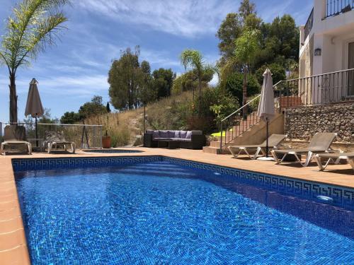 Castillo de Los Angeles, Luxury Villa With Pool And Jacuzzi
