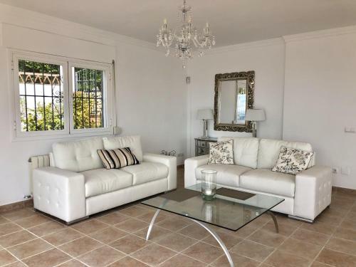 Castillo de Los Angeles, Luxury Villa With Pool And Jacuzzi