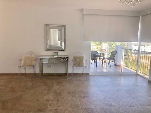 Castillo de Los Angeles, Luxury Villa With Pool And Jacuzzi