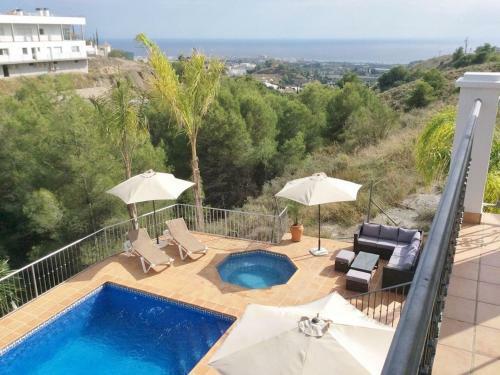 Castillo de Los Angeles, Luxury Villa With Pool And Jacuzzi