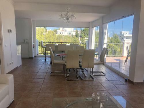Castillo de Los Angeles, Luxury Villa With Pool And Jacuzzi