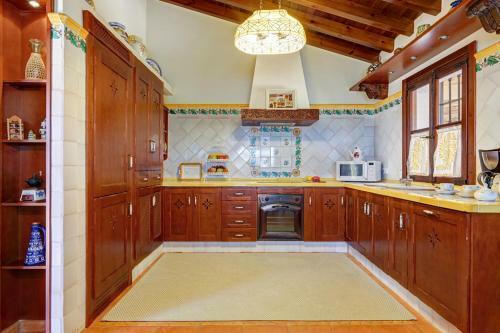 Frigiliana Villa Sleeps 6 Pool Air Con Wifi