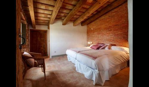 Villa In Girona Sleeps 14 With Pool And Air Con
