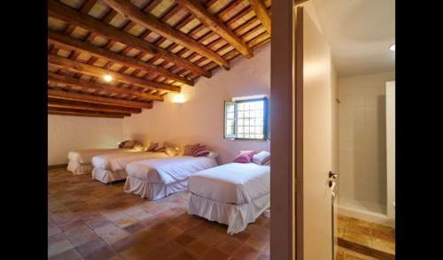Villa In Girona Sleeps 14 With Pool And Air Con