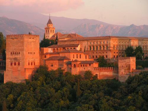 Domus Apartamentos Granada Con Parking Gratuito En Pleno Centro