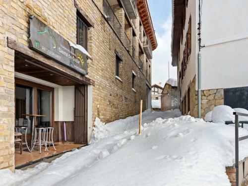 Spacious Apartment In Gudar With Heating