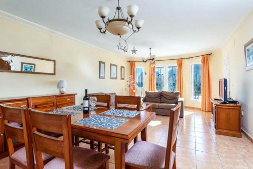 Ifac Villa Sleeps 8 With Pool Air Con And Wifi