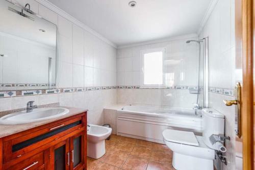 Ifac Villa Sleeps 8 With Pool Air Con And Wifi