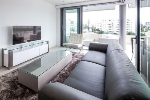 5 Star 3 Bedroom Apartment White Angel