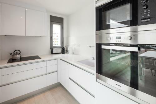 5 Star 3 Bedroom Apartment White Angel