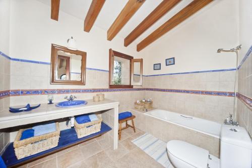 Inca Villa Sleeps 8 With Pool Air Con And Wifi