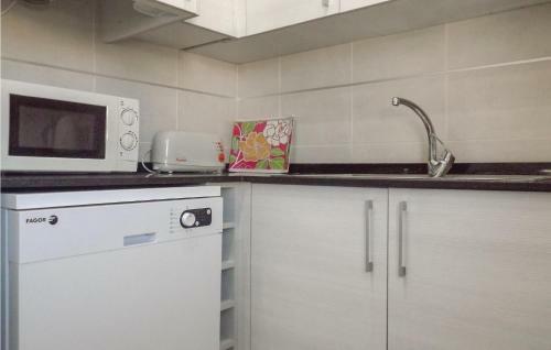 Nice Apartment In J�vea W/ Wifi And 2 Bedrooms