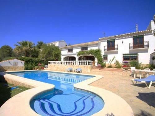Javea Villa Sleeps 8 With Pool Air Con And Wifi
