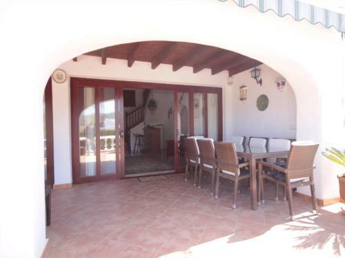 Javea Villa Sleeps 8 With Pool Air Con And Wifi