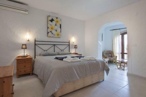 Javea Villa Sleeps 4 With Pool Air Con And Wifi