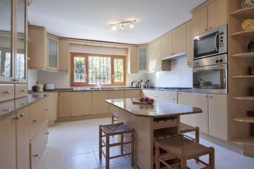 Javea Villa Sleeps 4 With Pool Air Con And Wifi