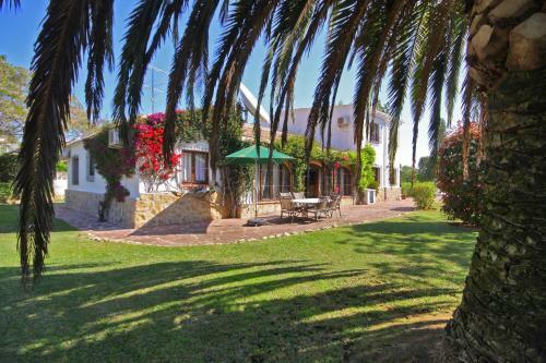Javea Villa Sleeps 4 With Pool Air Con And Wifi