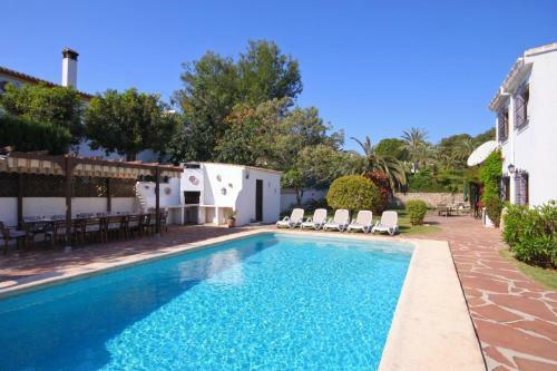 Javea Villa Sleeps 4 With Pool Air Con And Wifi