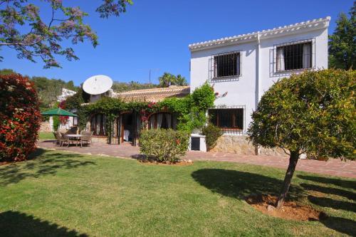 Javea Villa Sleeps 4 With Pool Air Con And Wifi