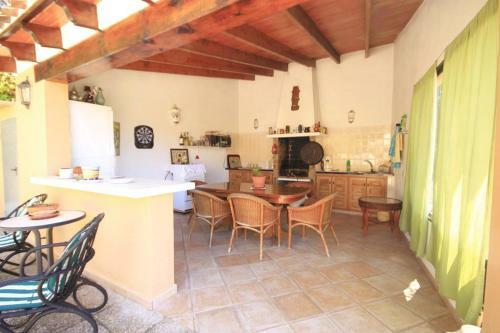 Javea Villa Sleeps 6 With Pool Air Con And Wifi