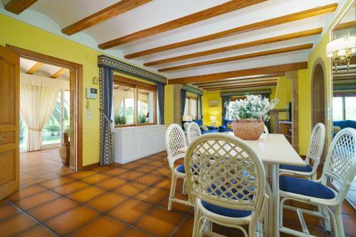 Villa Cantallops
