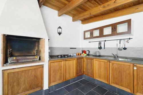 Javea Villa Sleeps 6 With Pool Air Con And Free Wifi