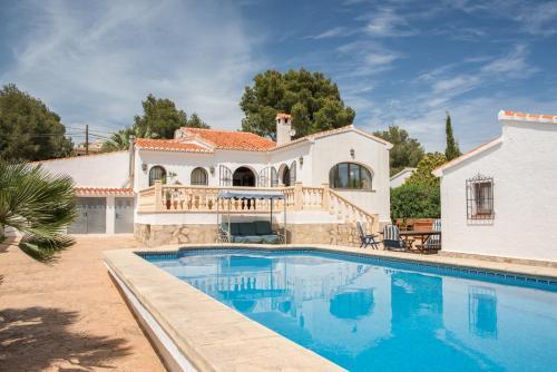 Javea Villa Sleeps 6 With Pool Air Con And Free Wifi