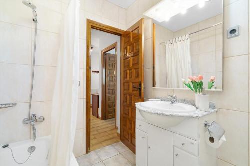 Javea Villa Sleeps 6 With Pool Air Con And Free Wifi