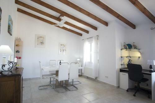 Javea Villa Sleeps 6 With Pool And Free Wifi
