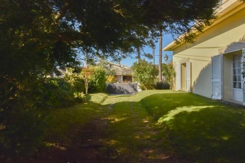 Charming House With Garden And Pool