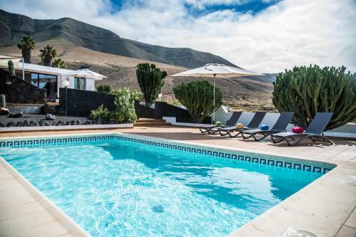 Villa Casa Marquesa With Private Heated Pool & Sea Views