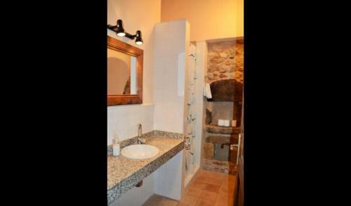 La Bisbal Villa Sleeps 4 With Pool