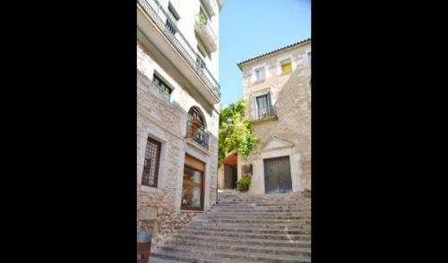 La Bisbal Villa Sleeps 4 With Pool