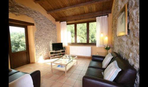 Les Planes D'hostoles Villa Sleeps 19 With Pool