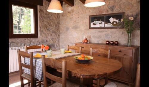 Les Planes D'hostoles Villa Sleeps 19 With Pool