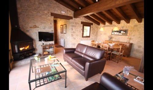 Les Planes D'hostoles Villa Sleeps 19 With Pool