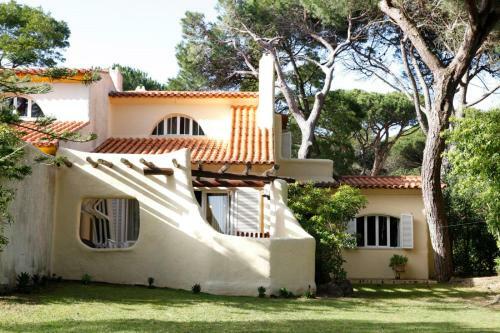 Cozy Golf Villa In Cascais