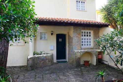 Cozy Golf Villa In Cascais