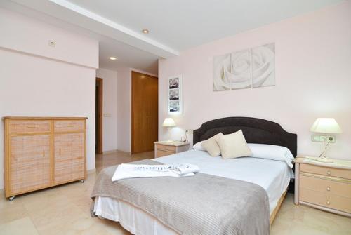 Lloret de Mar Villa Sleeps 15 Pool