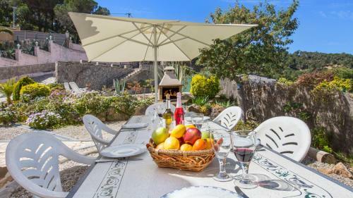 Lloret de Mar Villa Sleeps 10 With Pool