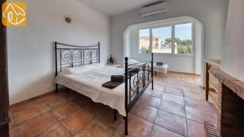 Lloret de Mar Villa Sleeps 14 Pool Air Con Wifi