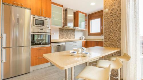 Villa In Lloret de Mar Sleeps 8 With Pool And Air Con