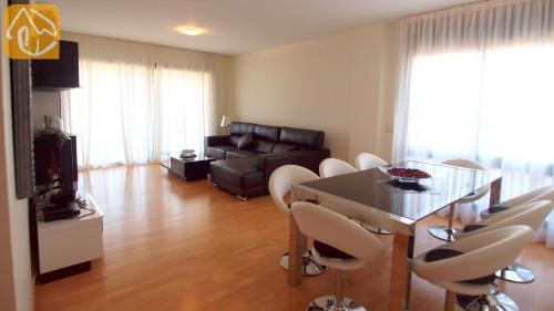 Lloret de Mar Apartment Sleeps 8 Pool Air Con Wifi