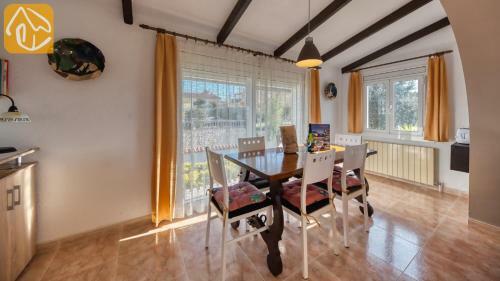 Montbarbat Villa Sleeps 8 Pool