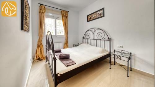 Lloret de Mar Villa Sleeps 7 Pool Air Con Wifi
